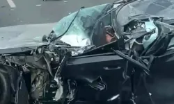 Mucize gibi olay: Hurdaya dönen araçtan sağ kurtuldular