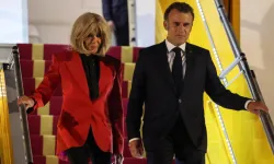 Macron ve eşi Brigitte Vietnam ziyaretinde kameralara yansıdı