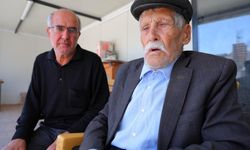 102 yaşındaki Cemal dede geçmişe ışık tutuyor