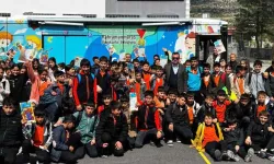 Onikişubat ve Türkoğlu'nda Kitap Sevinci: Mobil Kütüphane Minikleri Mutlu Etti