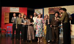 Sahne Maraş’tan tiyatroseverlere nostaljik ve neşeli bir gece