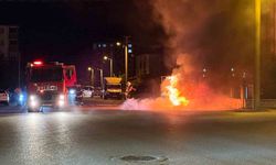 Korkutan Yangın! Otomobil Bir Anda Alev Topuna Döndü