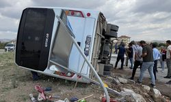 Ankara Çubuk'ta Kamyonet ile Minibüs Çarpıştı: 3 Kişi Yaralandı