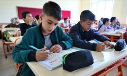 Ortaokulda devamsızlıktan sınıfta kalma var mı?