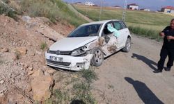 Afşin’de otomobil kazası: iki araç çarpıştı, 2 kişi yaralandı