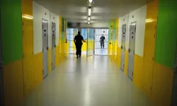 Film Gibi Firar: Tahliye Edilen Arkadaşının Valiziyle Cezaevinden Kaçtı