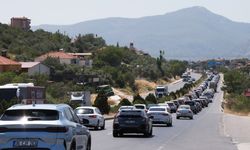 Aydın-Muğla Karayolu Tatil Yoğunluğuyla Durma Noktasına Geldi: 60 Kilometrelik Trafik Çilesi