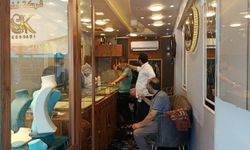 Adana’da Kuyumcuya Silahlı Saldırı: 2 Yaralı, 1 Kilo Altın Çalındı