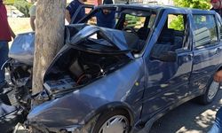 Kahramanmaraş’ta Ağaca Çarpan Otomobilde Sürücü Yaralandı