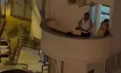 Esenyurt'ta İç Çamaşırlarıyla Balkonda Silahla Tehdit