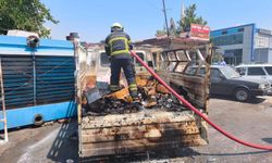Kahramanmaraş'ta  Kamyonet Yangını Alevler Maddi Hasara Yol Açtı