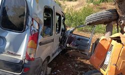 Kahramanmaraş’ın Pazarcık İlçesinde Traktör ile Hafif Ticari Araç Çarpıştı: 2 Yaralı
