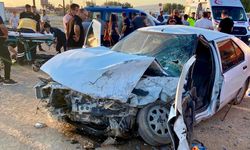 Kahramanmaraş'ta Korkunç Kaza: Otomobil ile Panelvan Kafa Kafaya Çarpıştı, 3 Yaralı