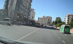 Kahramanmaraş’ta motosiklet ve araç çarpıştı: Olay anı kamerada