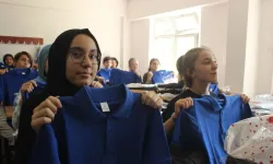 Nazlı Ceylan Balduk Kurtul’dan öğrencilere çanta ve forma desteği