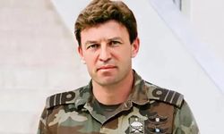 Emekli Deniz Yarbay İz Metin kimdir?