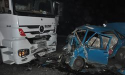 Kahramanmaraş'ta TIR ile otomobil kafa kafaya çarpıştı: 3 ölü