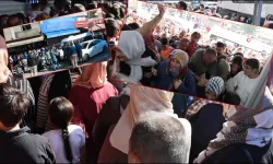 Kahramanmaraş'ta indirim yapan mağazada izdiham: Saatlerce bekleyip hücum ettiler!