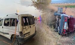 Kahramanmaraş'ta hafif ticari araçla çarpışıp kanala uçtu: Yaralılar var!