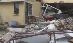 İzmir'de patlama! Bir ev yıkıldı