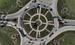 Büyükşehir Kavşakları 500 Bin Çiçekle Renklendiriyor