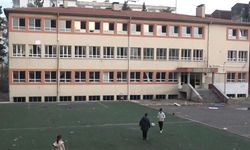 Kahramanmaraş’ta Yıkım Kararı Bekleyen Okul Çürümeye Terk Edildi