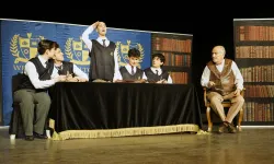 Kahramanmaraş'ta "Ölü Ozanlar Derneği" Oyunu Sahnelendi