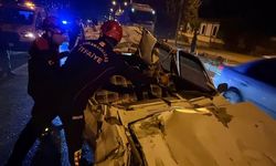 Kahramanmaraş’ta tıra arkadan çarpan otomobil paramparça oldu