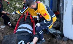 Onikişubat’ta Kamyon Uçuruma Yuvarlandı: Sürücü Kurtarıldı