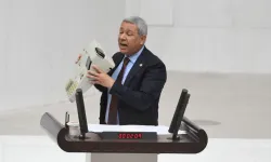 Milletvekili, kasayı alıp kürsüye çıktı, bütçeyi yerden yere vurdu