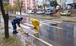 Yağmurun Ardından Hummalı Temizlik: Şehir Merkezinde Adeta Zamanla Yarış