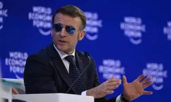Macron Davos'ta Neden Gözlük Takıyor? Gözündeki Hastalık Ne?
