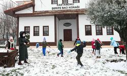 Bağcılar ve Arnavutköy Kar Altında: Yarın (13 Ocak Salı) Okullar Tatil mi Edildi?