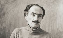 Hüseyin Avni Lifij Kimdir?