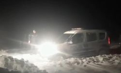 Kahramanmaraş'ta polis aracı yolda kaldı: İş makineleri yetişti