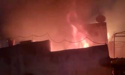 Kahramanmaraş'ta ev yangını: Alevler geceyi gündüze çevirdi