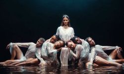 Beren Saat CapitaliZoo sözleri ve analizi: Beren Saat müzik dünyasını neden salladı?