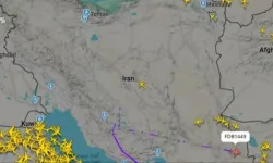 İran Hava Sahasında Kaos: Tüm Uçuşlar Durduruldu, Rotalar Değişti!