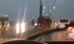 Kahramanmaraş İmran Kılıç Köprüsü'nde Kaza: Otomobil Direğe Saplandı!