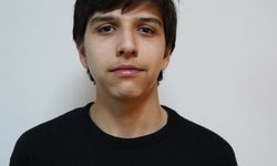 Kahramanmaraşlı lise öğrencisi Yiğit Efe Ercan, kaleme aldığı şiirlerle dikkat çekiyor. Genç şairin “Meşgale” adlı şiiri