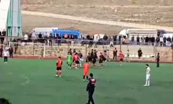 SUSUZ BELEDİYESPOR – BOLVADİN TERMAL SPOR MAÇI KAVGASI! Sahaya neden taş atıldı, Fehmi Teke’ye kim saldırdı?