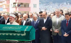 Ayşe Özdemir son yolculuğuna uğurlandı: Ahmet Özdemir’i protokol yalnız bırakmadı