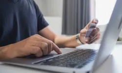 Arkadaş kurbanı oldu: IBAN'ını kullandıran gence 6 yıl hapis şoku!