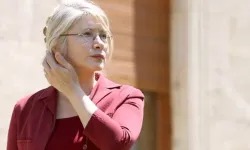 Emine Ülker Tarhan Kimdir? Hayatı ve Hukuk Geçmişi