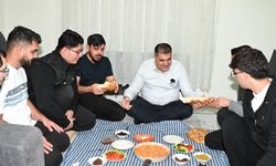 Türkoğlu Belediye Başkanı Mehmet Karaca öğrencilerle sahurda buluştu