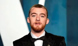 Angus Cloud Neden Öldü? Euphoria 3. Sezonda Fez Detayı!