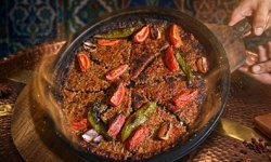 Hatay’a gitmeye gerek bırakmayan tarif: Orijinal tepsi kebabı nasıl yapılır?