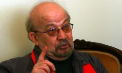 Yalçın Küçük Kimdir? Ünlü Akademisyen ve Yazar Hayatını Kaybetti