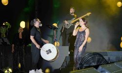 Samsun'da Muhteşem Final: Bengü Binlerce Hayranını Batıpark'ta Coşturdu!