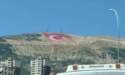 Kahramanmaraş’ta Dev Türk Bayrağına Titiz Dokunuş!